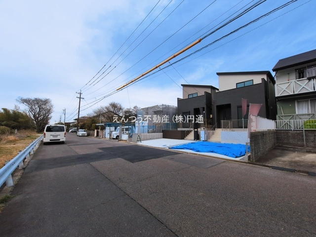 リナージュ高蔵寺町六丁目第1期の前面道路含む現地写真