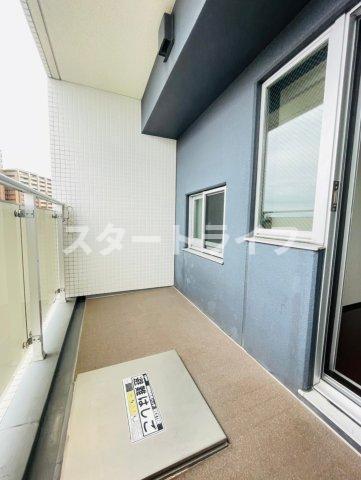 大阪市淀川区新高３丁目の賃貸マンションのバルコニー