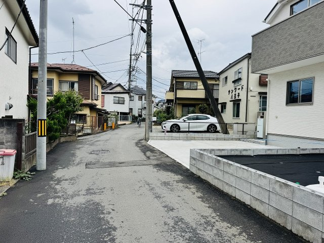 八王子市　犬目町　新築一戸建て　２５ー１期の前面道路含む現地写真|～南西4ｍ道路に面しています～