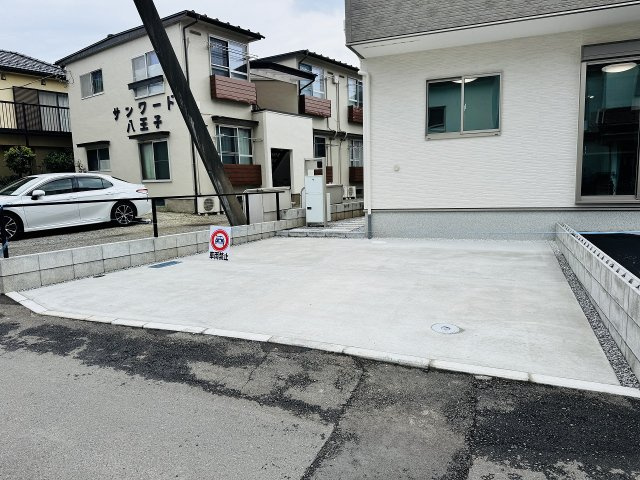 八王子市　犬目町　新築一戸建て　２５ー１期の駐車場|～並列2台駐車可能カースペース～