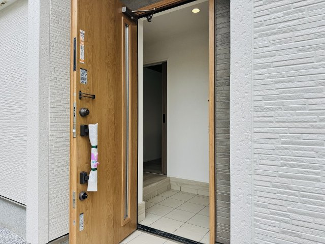 八王子市　犬目町　新築一戸建て　２５ー１期の玄関|～玄関は安心のWロックキーを採用～