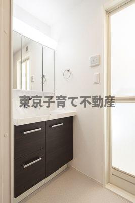 ルーチェ六義園の洗面所