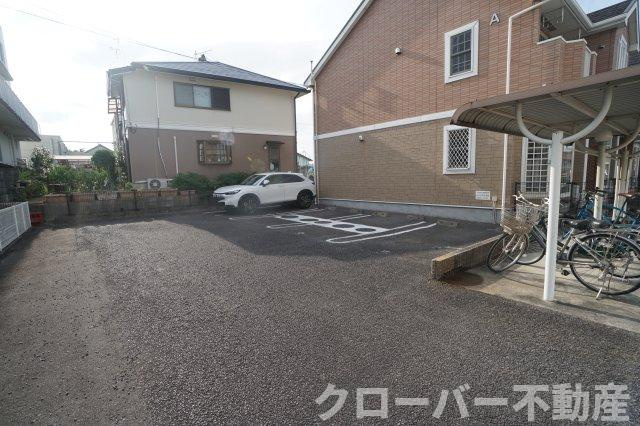 ハピネス村山Ｂの駐車場