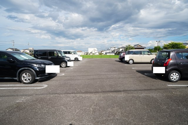 ハピネス村山Ｂの駐車場