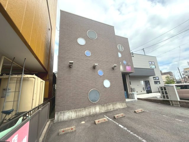 花見小路ビル2階の外観