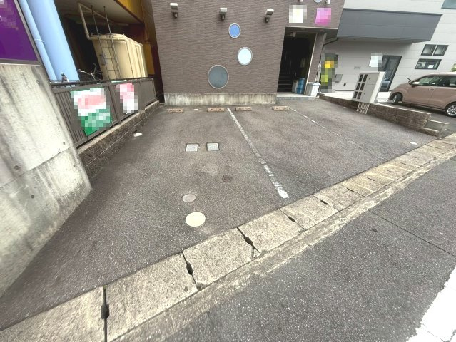 花見小路ビル2階の駐車場