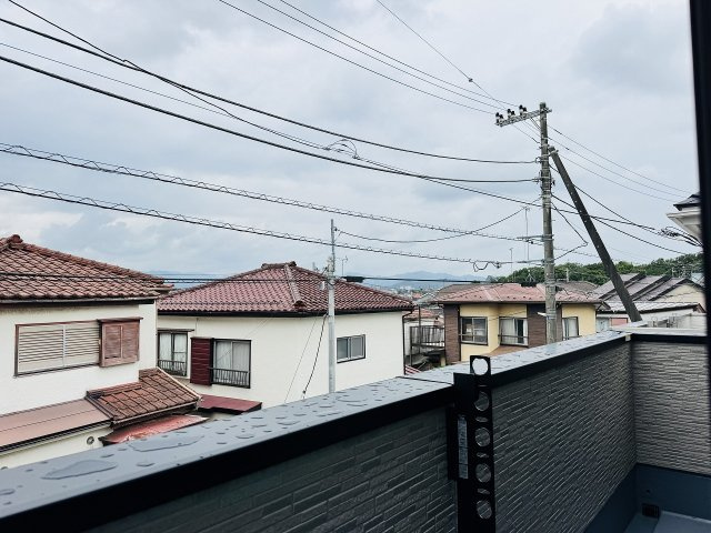 八王子市　犬目町　新築一戸建て　２５ー１期のバルコニー|～2部屋から出入り可能なバルコニー～