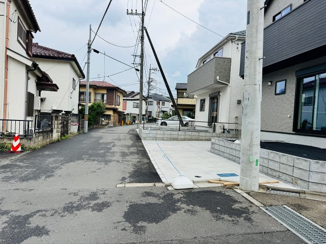 八王子市　犬目町　新築一戸建て　２５ー１期の前面道路含む現地写真|～南西4ｍ・南東4.5ｍ道路に面しています～