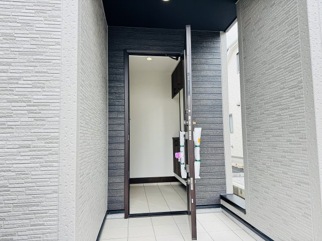 八王子市　犬目町　新築一戸建て　２５ー１期の玄関|～玄関は安心のWロックキーを採用～