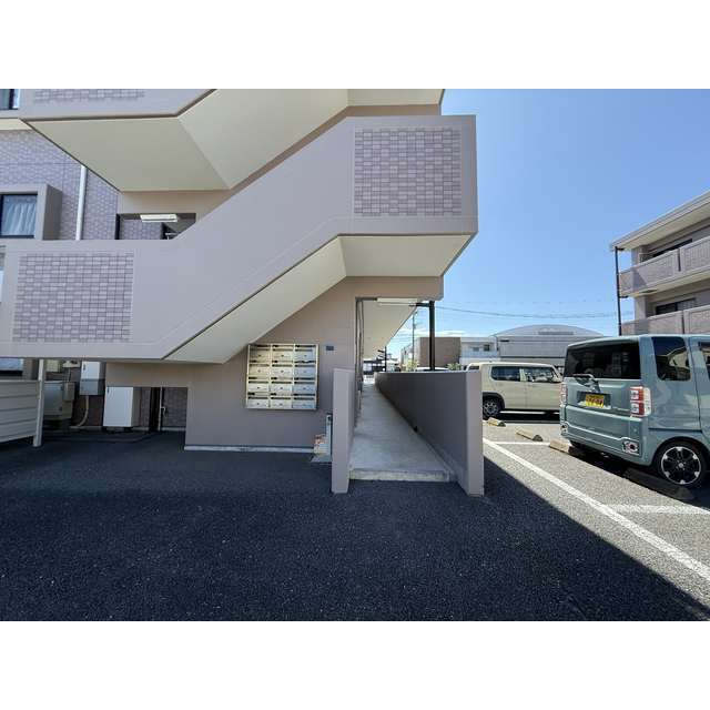 熊本市東区下江津８丁目の賃貸マンションのエントランス