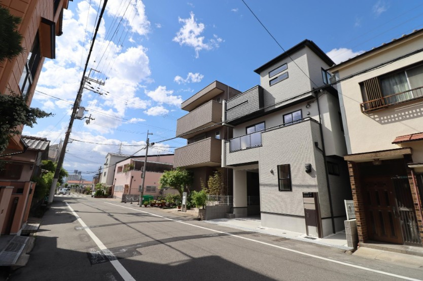 東鳴尾町２丁目新築戸建ての前面道路含む現地写真