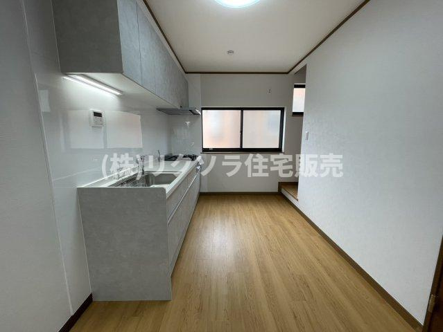 大久保町3丁目　中古一戸建てのキッチン|LDK14.5帖
■物件内覧・資金計画相談・住宅ローン相談、リフォーム相談、お問合せ受付中■
※当日・翌日のご内覧、ご相談はお電話でのお問合せがスムーズです！