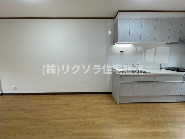 大久保町3丁目　中古一戸建てのキッチン|LDK14.5帖
■物件内覧・資金計画相談・住宅ローン相談、リフォーム相談、お問合せ受付中■
※当日・翌日のご内覧、ご相談はお電話でのお問合せがスムーズです！