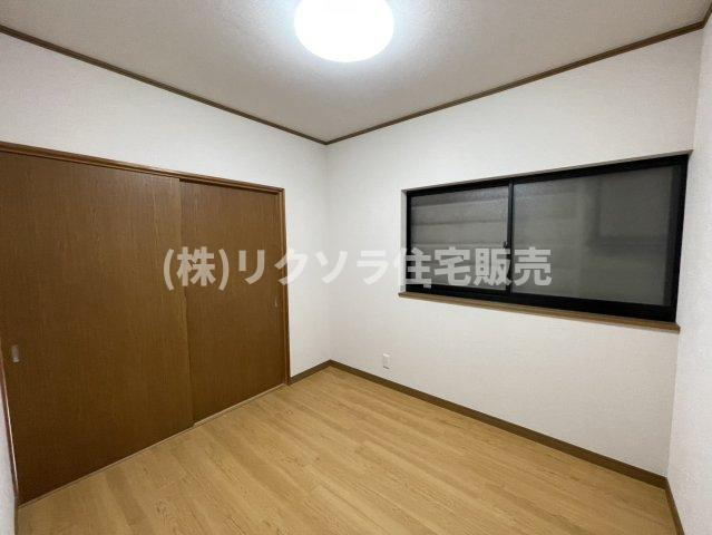 大久保町3丁目　中古一戸建ての寝室|洋室4.0帖
■物件内覧・資金計画相談・住宅ローン相談、リフォーム相談、お問合せ受付中■
※当日・翌日のご内覧、ご相談はお電話でのお問合せがスムーズです！