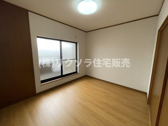 大久保町3丁目　中古一戸建ての子供部屋|洋室5.5帖
■物件内覧・資金計画相談・住宅ローン相談、リフォーム相談、お問合せ受付中■
※当日・翌日のご内覧、ご相談はお電話でのお問合せがスムーズです！