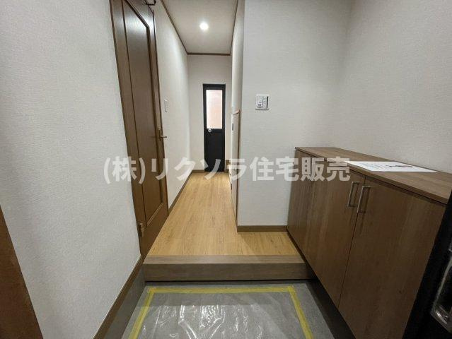 大久保町3丁目　中古一戸建ての内装|玄関内部
■物件内覧・資金計画相談・住宅ローン相談、リフォーム相談、お問合せ受付中■
※当日・翌日のご内覧、ご相談はお電話でのお問合せがスムーズです！