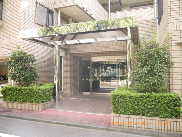 【エントランス】 | レジェンド浮間公園 | 清廉とされたエントランスになっています。