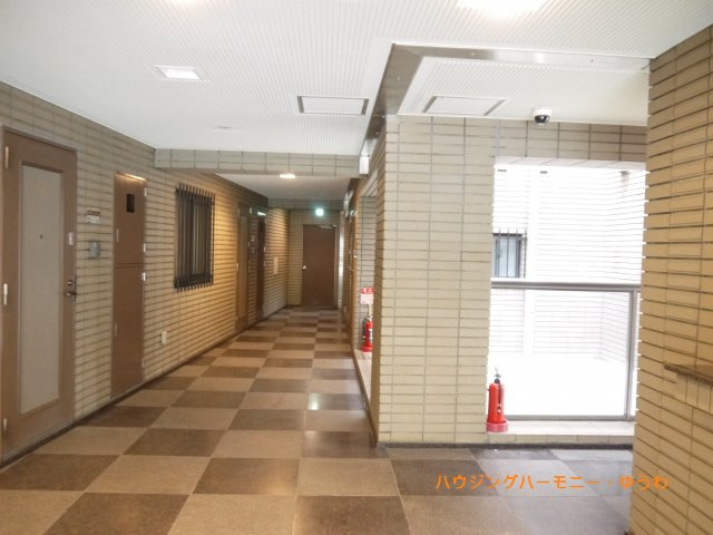 【その他共用部分】 | レジェンド浮間公園 | 清潔感と歓迎感があるエントランスホールとなります。