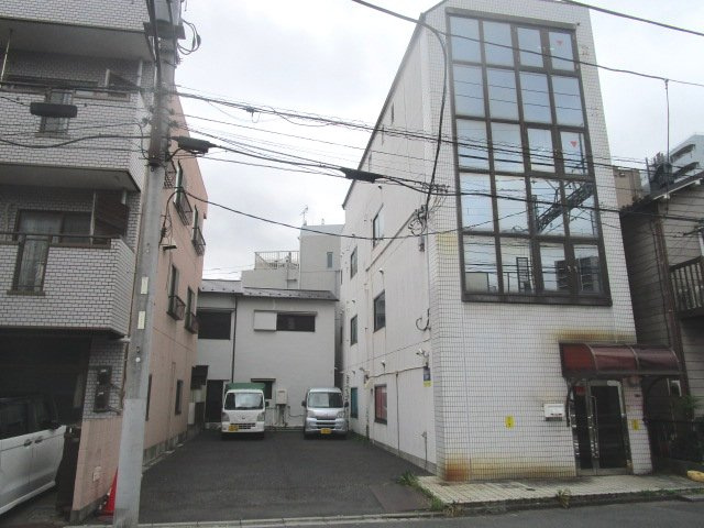 荒川区西日暮里１丁目のビル