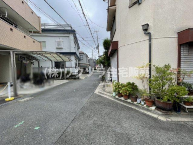 大枝北町　中古一戸建ての前面道路含む現地写真|前道　東　幅員4.0ｍ
■物件内覧・資金計画相談・住宅ローン相談、リフォーム相談、お問合せ受付中■
※当日・翌日のご内覧、ご相談はお電話でのお問合せがスムーズです！