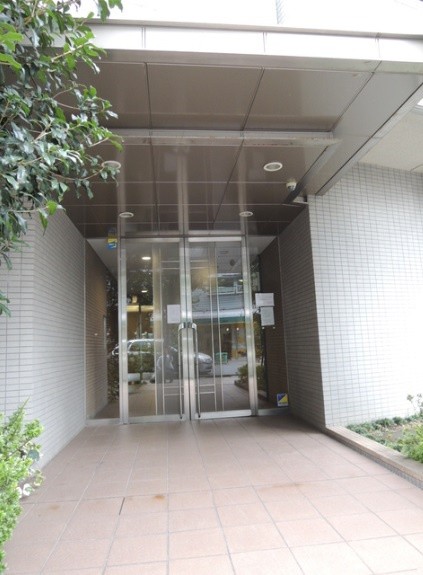 グレース東神田のエントランス