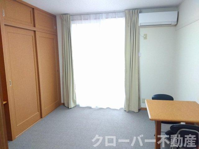 レオパレスシャルム瀬戸の居間・リビング