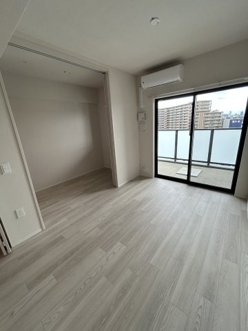 アーバンパーク御幣島の寝室|開放的な寝室です