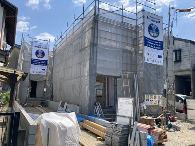 枚方市東香里元町の新築一戸建の外観|手前1号棟、奥2号棟