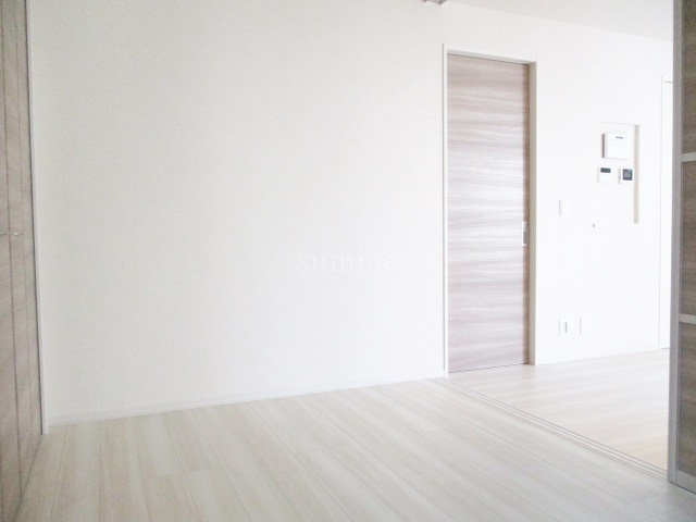 アルビネス東十条の洋室|5帖の寝室としても使えるお部屋です☆