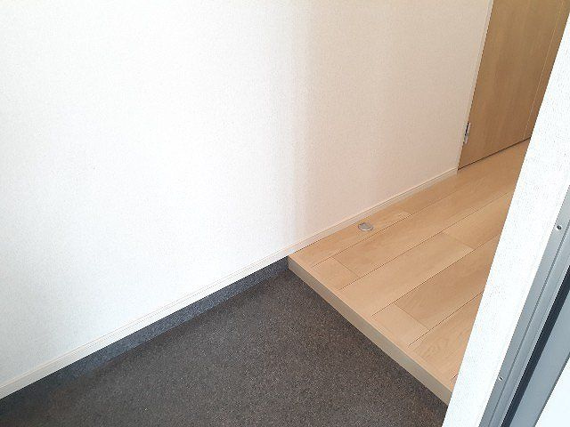 ＣＲＡＮＥ（クレイン）の玄関