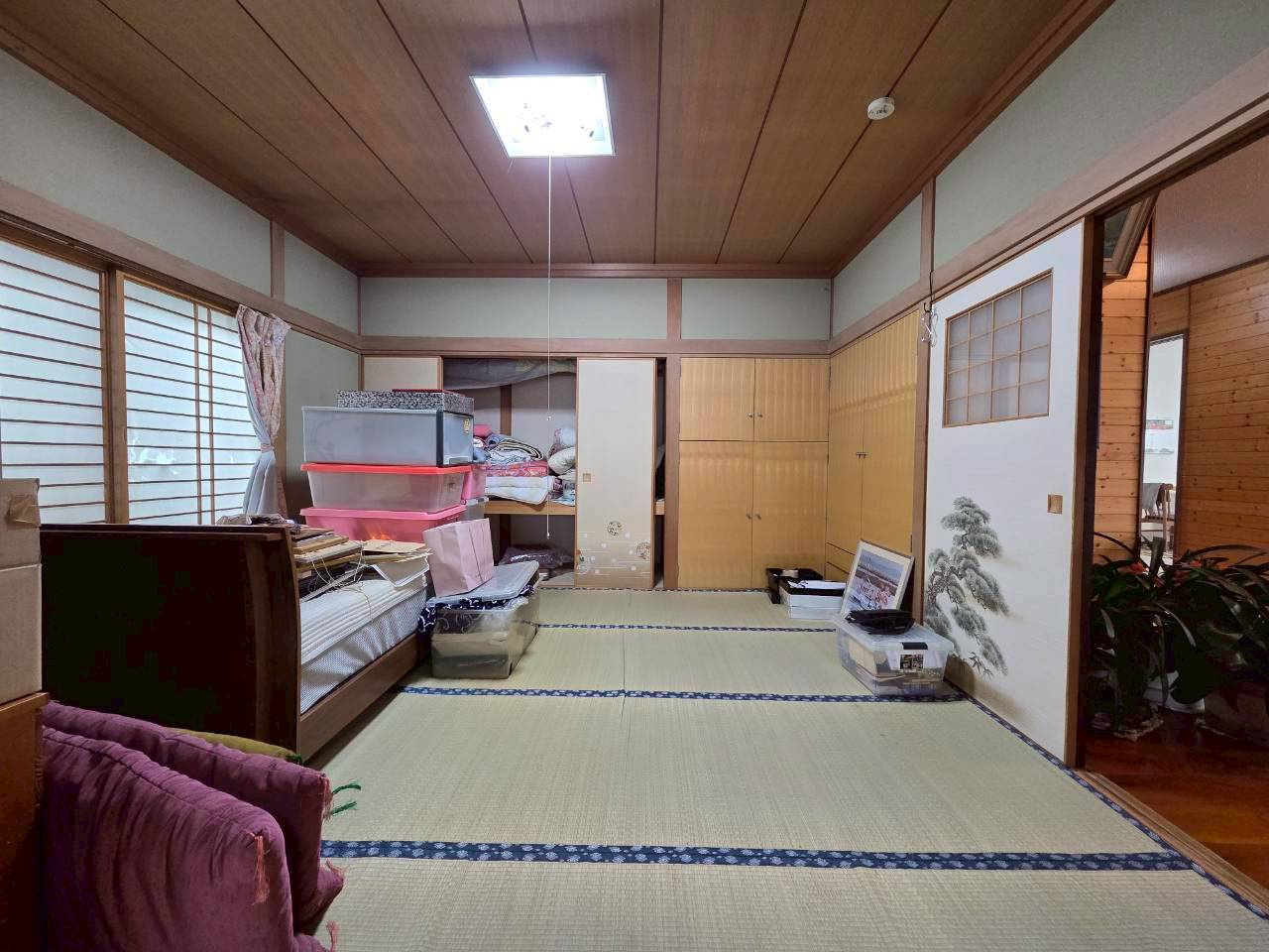 宝町6-9　中古住宅の和室|1階和室8帖（中央側）