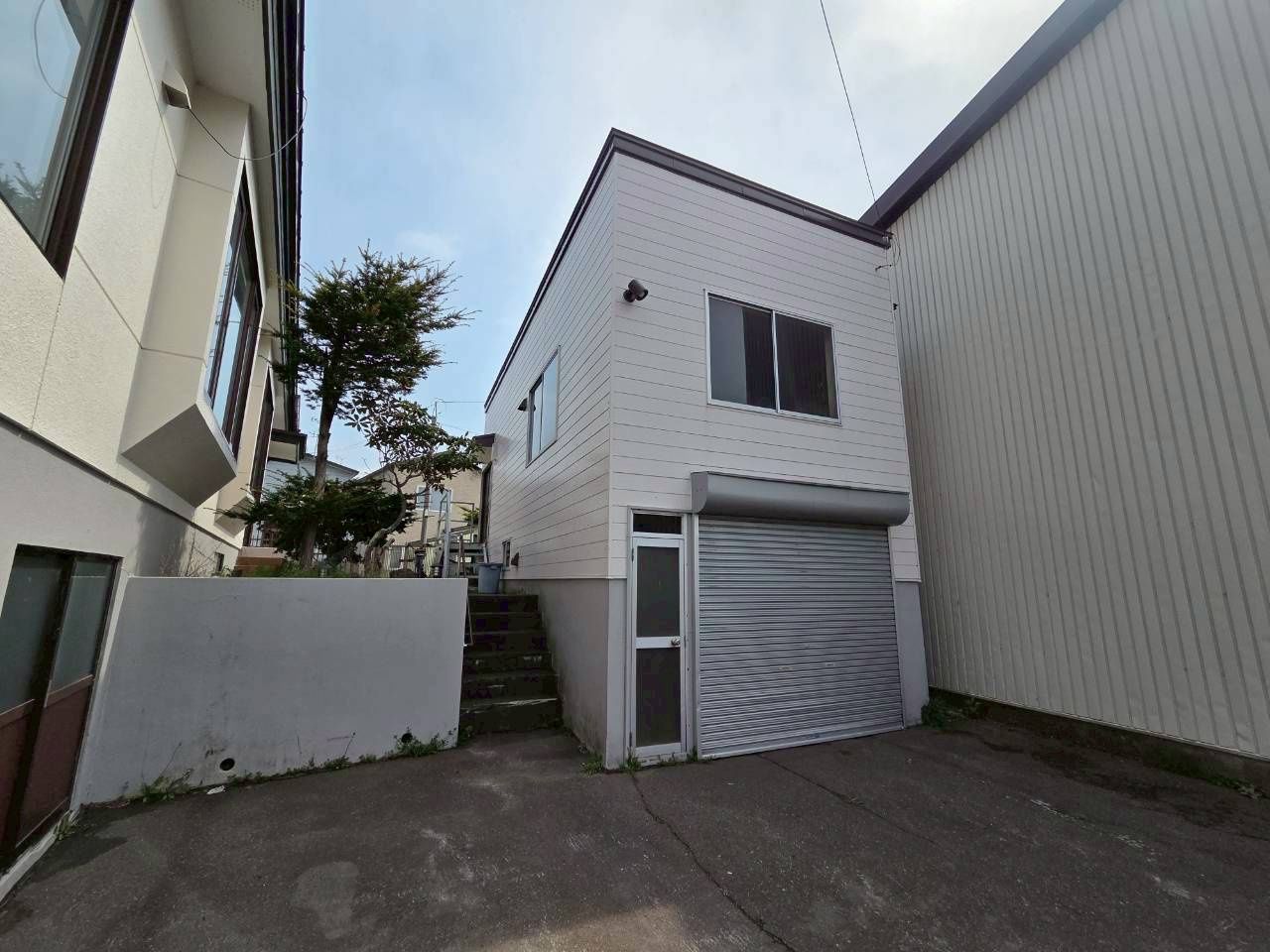 宝町6-9　中古住宅の駐車場|附属建物あり