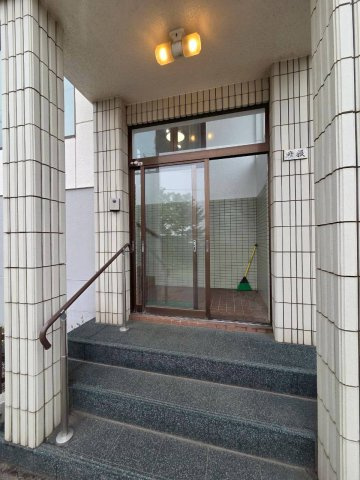 宝町6-9　中古住宅の玄関