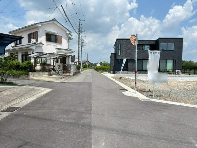 新築戸建　羽島市竹鼻町　全2区画分譲の前面道路含む現地写真|「現地（2026年6月12日）撮影」　
■前面道路　
■ヤマダ不動産　株式会社リライフ