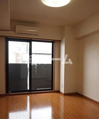 新宿区水道町の賃貸マンションの居間・リビング