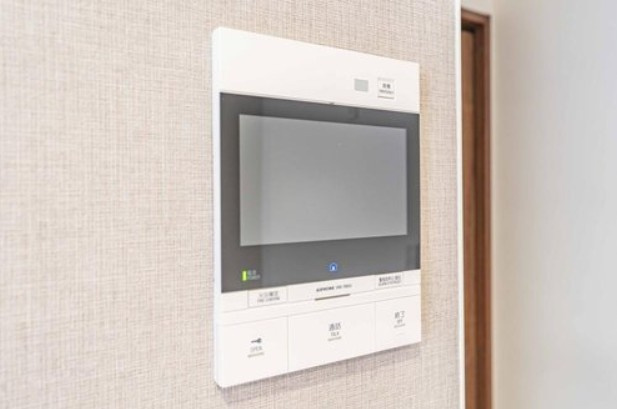【セキュリティ】 | リヴェール池袋 | 来訪者の様子を室内TVモニターでチェック。お子様が留守番するときも安心安全を。