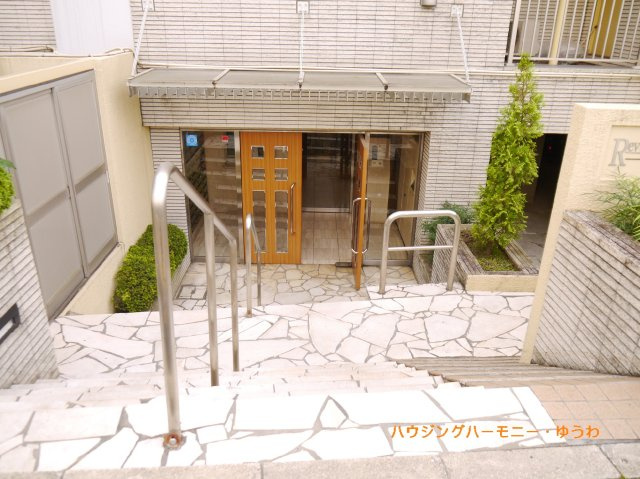【エントランス】 | リヴェール池袋 | 清廉とされたエントランスになっています。