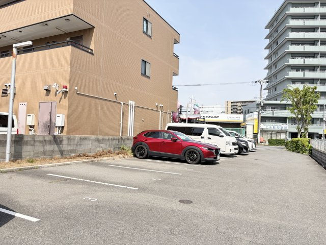 ジョリエーメゾンの駐車場