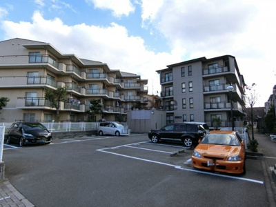 【駐車場】 | ラヴェール茨木