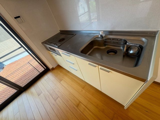 久留米市城島町青木島　中古戸建のキッチン|コンパクトなキッチンで掃除もラクラク