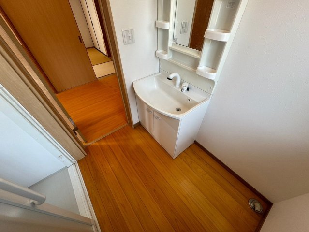 久留米市城島町青木島　中古戸建の独立洗面台|朝の支度にも助かる、独立の洗髪洗面化粧台