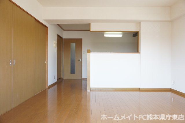熊本市南区出仲間４丁目の賃貸マンションの居間・リビング