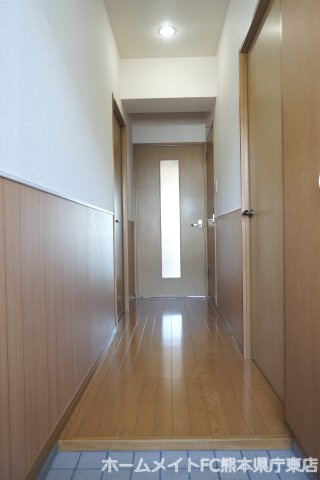 熊本市南区出仲間４丁目の賃貸マンションの玄関