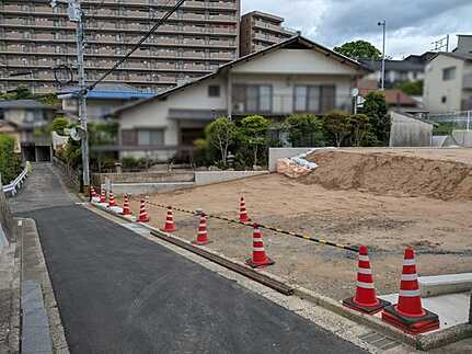 府中町桃山2丁目の前面道路含む現地写真