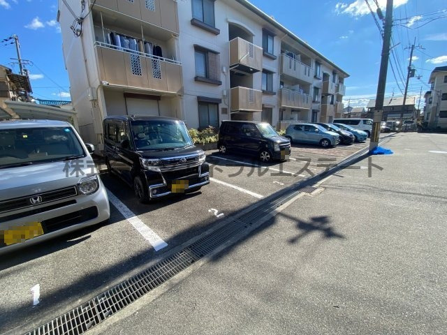 アムールY＆Nの駐車場