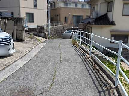 府中町桃山2丁目の前面道路含む現地写真
