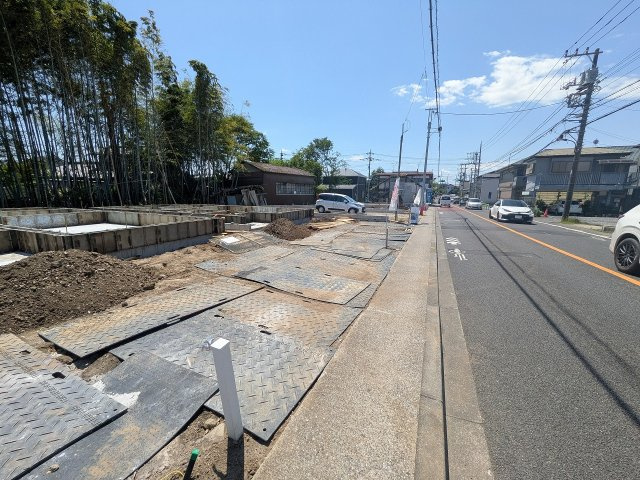 八王子市　四谷町　新築一戸建て　２期の前面道路含む現地写真|～南西8.1ｍ公道に面しています～