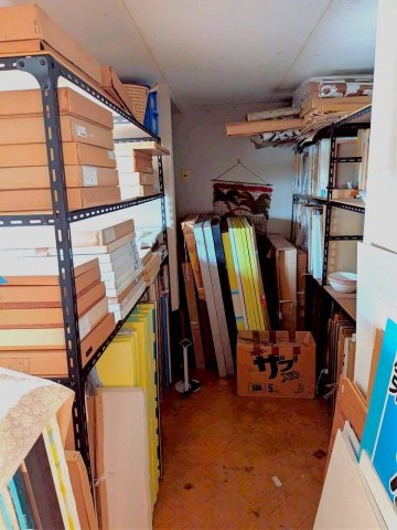 茨城県水戸市赤塚2丁目　中古戸建の収納|2階　専用の収納スペース　アトリエ階段からも行けます