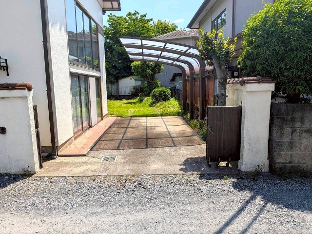 茨城県水戸市赤塚2丁目　中古戸建の駐車場|アトリエ隣接駐車場