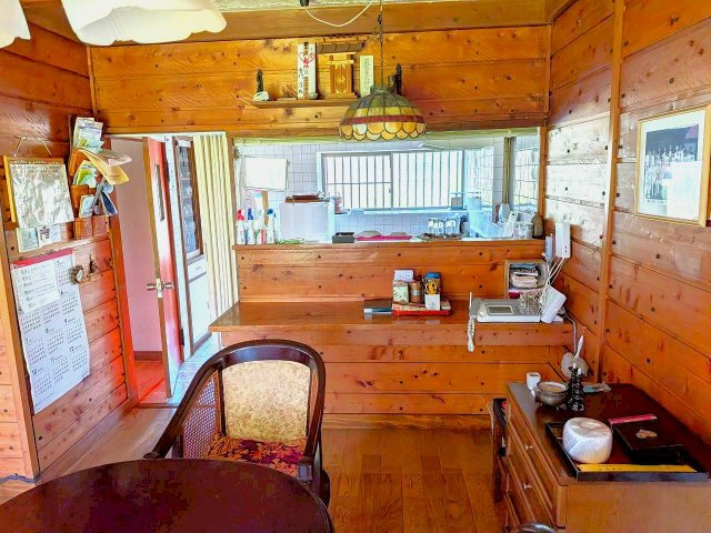茨城県水戸市赤塚2丁目　中古戸建のキッチン|キッチンから見えるダイニングとリビング